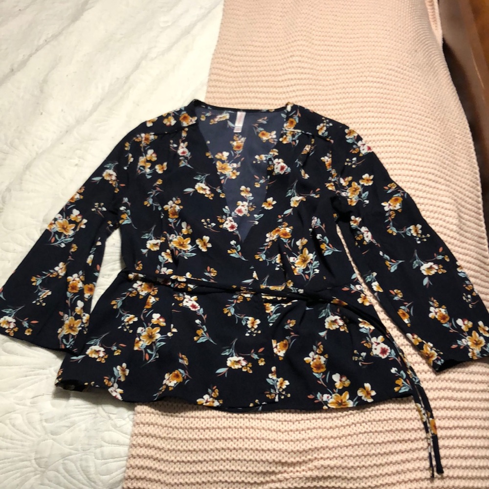 Xhilaration small floral top